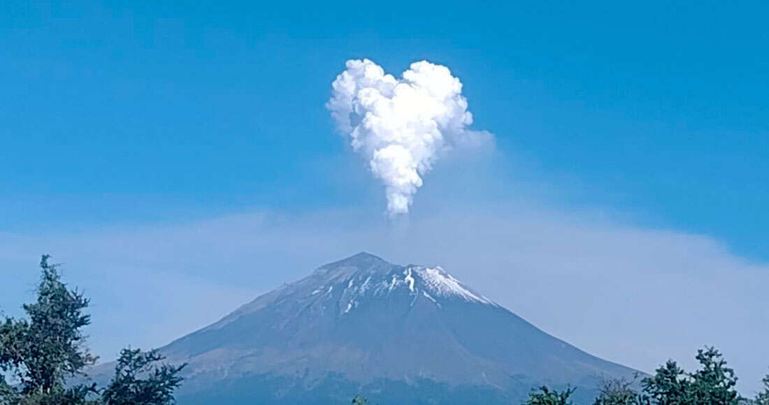 FOTOGALERÍA ¬ “Don Goyo” lanza fumarola con forma de corazón; suceso se viraliza