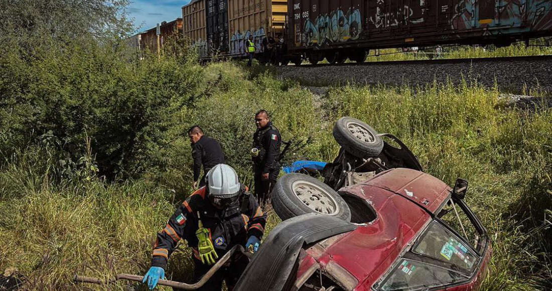 Tren embiste a coche que buscaba ganarle el paso en QRO: hay 4 muertos y 3 heridos