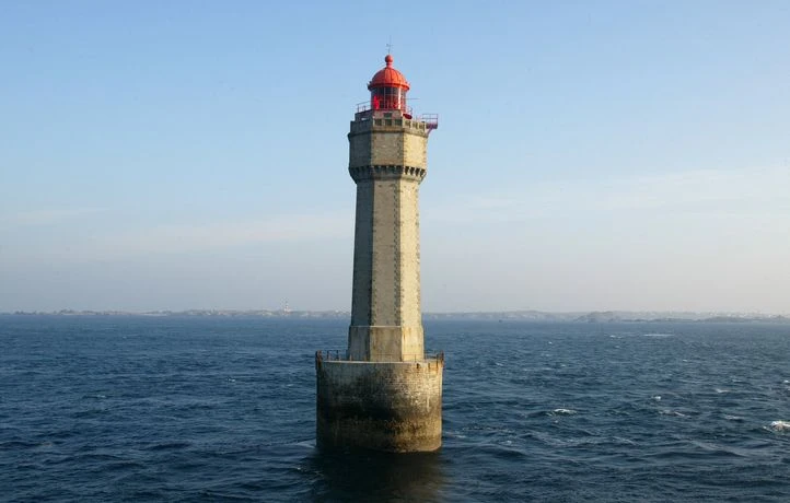 Non, on ne recherche pas de gardien de phare pour surveiller la Jument