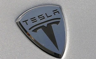 Ils parviennent à prendre le contrôle d'une Tesla à l'aide d'un drone