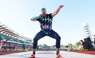 Ryan Crouser bat le vieux record du monde du lancer du poids