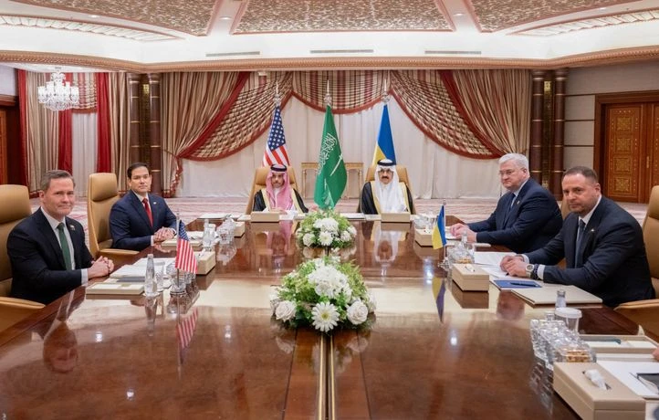 L’Ukraine et les Etats-Unis se réconcilient, un cessez-le-feu proposé à la Russie