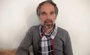 Ils se mobilisent pour les enfants hospitalisés avec une écharpe solidaire