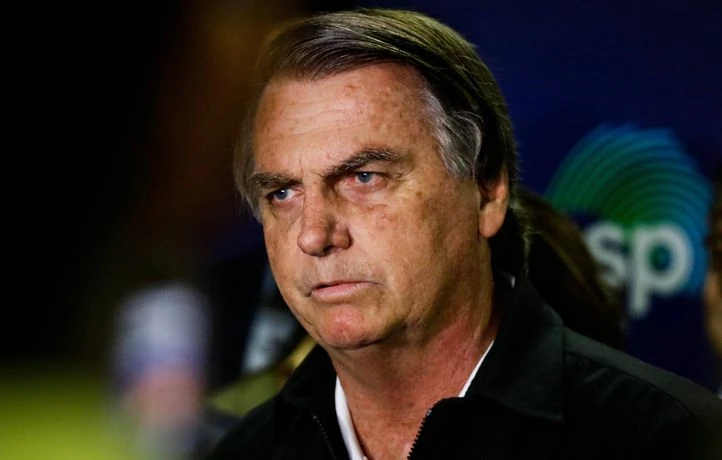 En soins intensifs, Bolsonaro débute une convalescence « très délicate »
