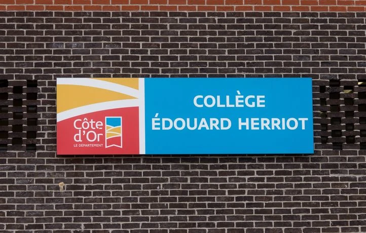 La professeure menacée de mort par un collégien près de Dijon témoigne