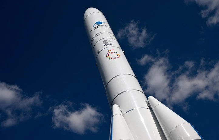 EN DIRECT Décollage d’Ariane 6 : La fusée européenne sur le pas de tir pour refaire son retard sur Elon Musk…
