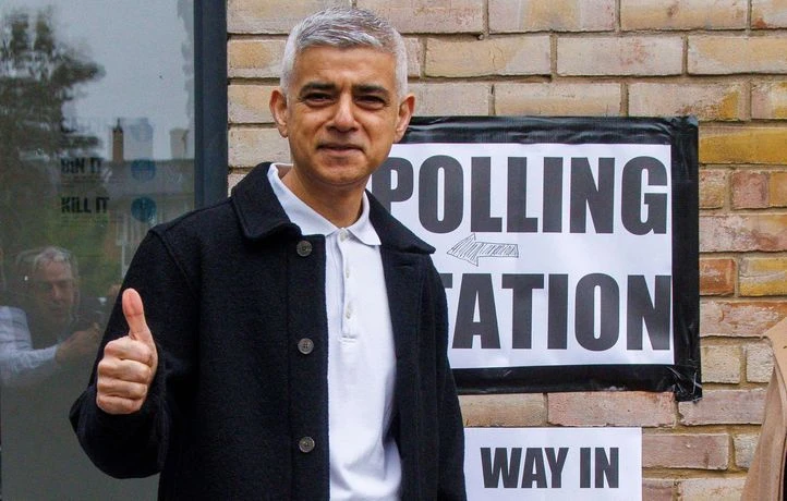 Qui est Sadiq Khan, premier à remporter trois fois la mairie de Londres ?