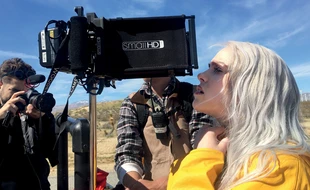 Billie Eilish se dévoile à travers un millier de photos perso