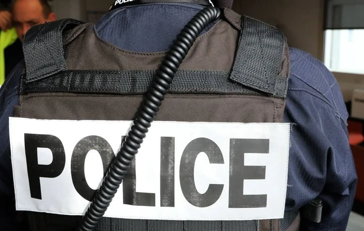 Une femme de 56 ans retrouvée morte étranglée chez elle, son ex interpellé