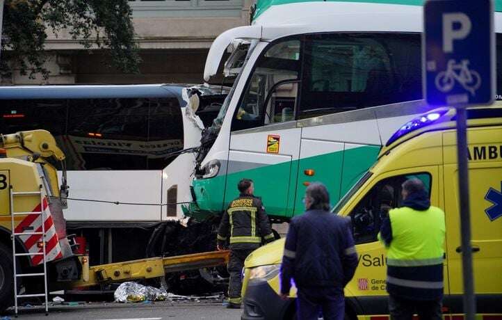 Une collision entre deux cars à Barcelone fait une cinquantaine de blessés