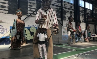 Un défilé à pas de géants pour la Biennale de la danse