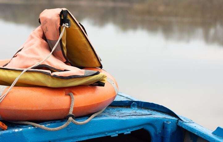 Après avoir survécu deux mois en mer, un Russe jugé à son retour