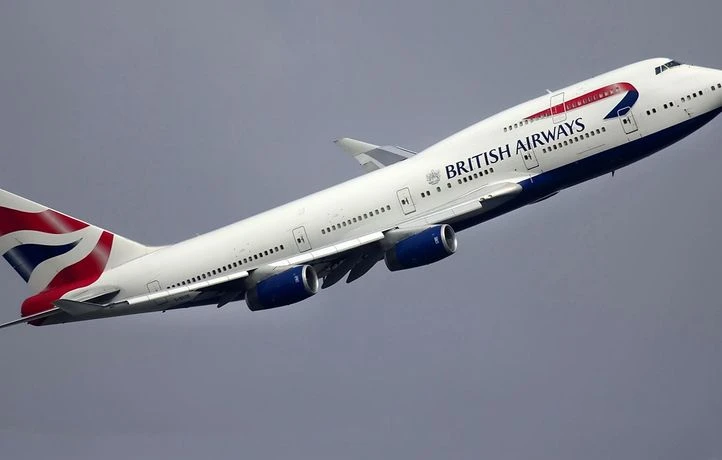 Brûlée par un café bouillant, elle réclame 750.000 euros à British Airways