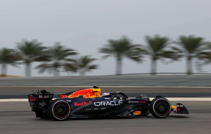 Un bus s’invite sur un circuit de Formule 1 à Bahreïn, les essais suspendus