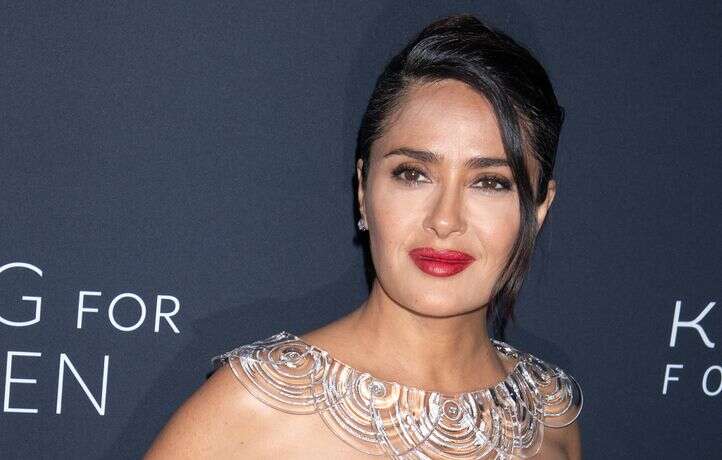 Salma Hayek trouve Angelina Jolie exigeante avec ses fils