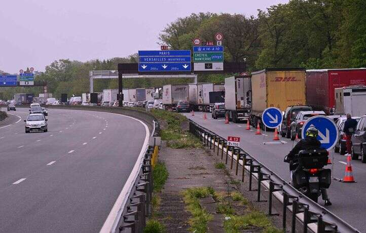 Une femme donne naissance à son bébé sur l’autoroute dans les Yvelines