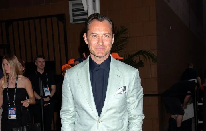 Jude Law regrette de ne pas avoir plus profité de sa belle gueule