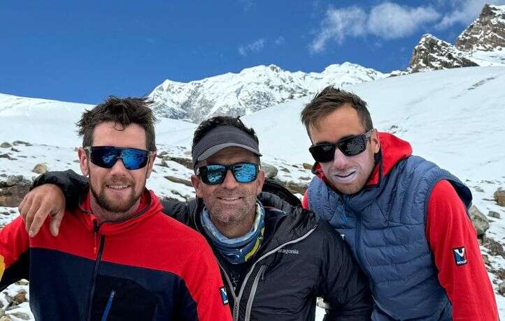 Les militaires racontent comment ils ont secouru deux alpinistes piégées dans l’Himalaya