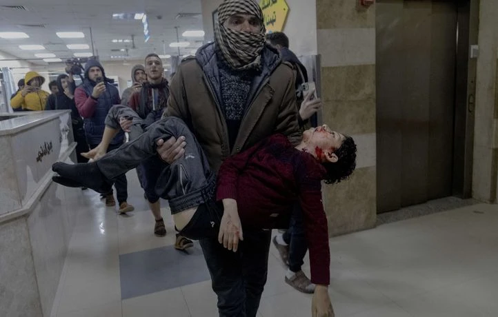 Des frappes israéliennes sur des tentes de déplacés font 25 morts à Gaza