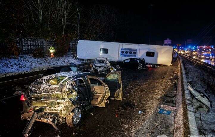 Cinq blessés en urgence absolue après un accident lié à la neige sur l'A6