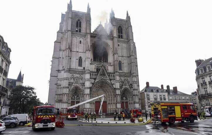 La cathédrale de Nantes, incendiée en 2020, rouvrira dans un an