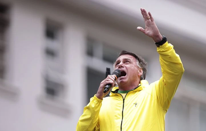 Se disant persécuté, Bolsonaro compare son cas à celui de Marine Le Pen