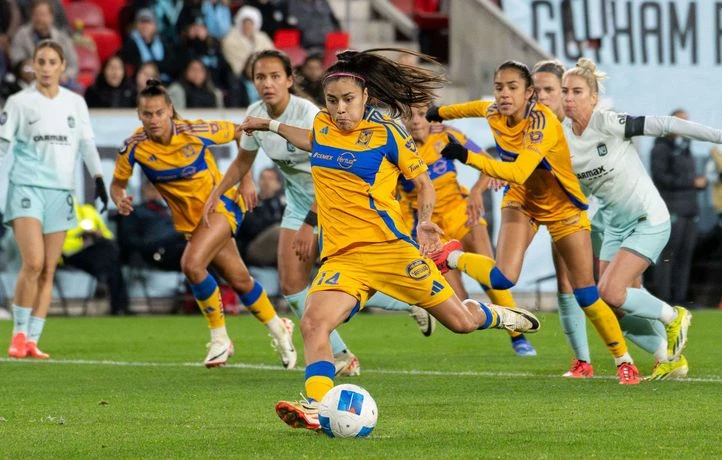 Lizbeth Ovalle a marqué le but de l’année, avec un coup du scorpion