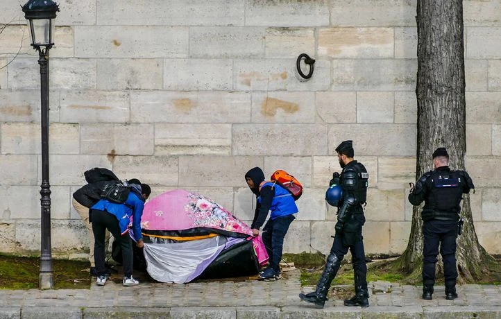 7.500 euros offerts pour dénoncer un sans-papiers en France ? Non
