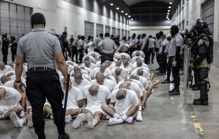 Les Etats-Unis expulsent des membres de gang vers une prison au Salvador