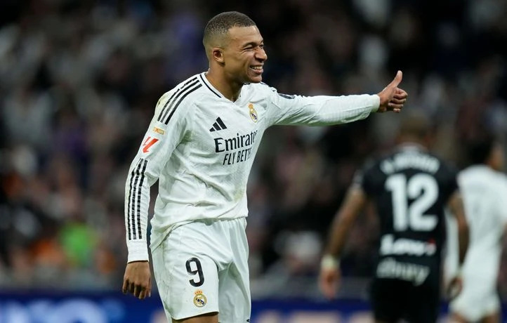 Le Real ne lâche rien dans la course au titre grâce à un doublé de Mbappé