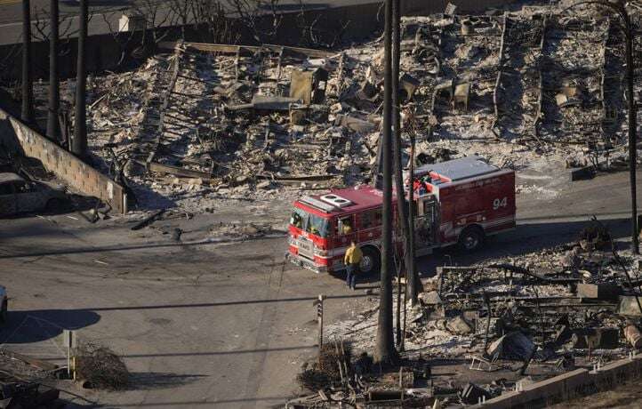 A Los Angeles, le bilan des incendies grimpe à 27 morts, les évacués ne reviendront pas de sitôt