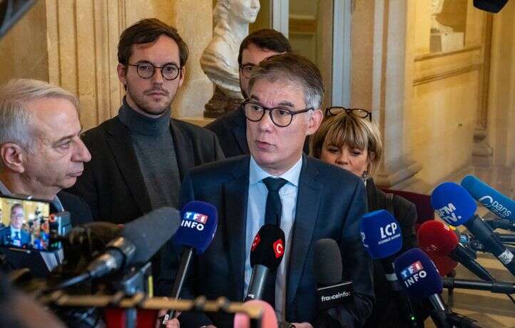 Le PS va-t-il se détacher de LFI pour gouverner avec le « bloc central » ?