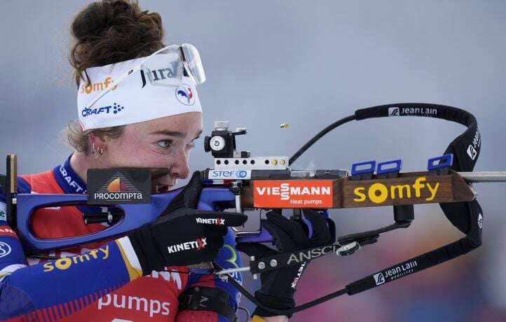 EN DIRECT Biathlon : La chasse au dossard jaune continue pour Lou Jeanmonnot… Suivez le sprint du Grand-Bornand avec nous