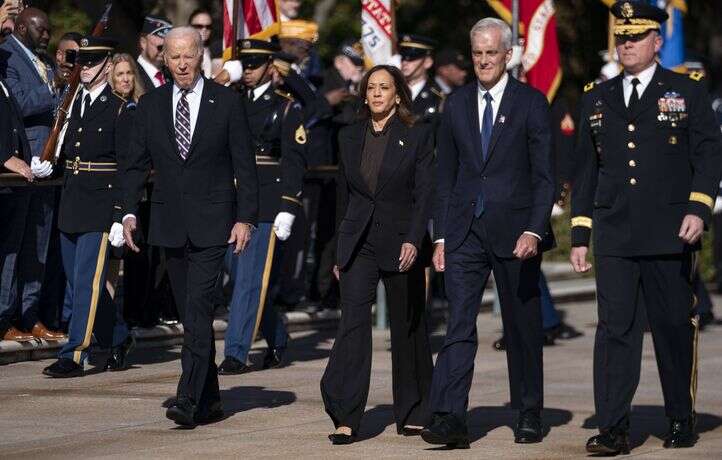 Joe Biden rend un dernier hommage pour unir une nation divisée à Arlington