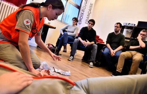 Se former aux premiers secours en ligne, les comptes qui comptent