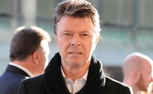 Un tableau de David Bowie acheté 5 dollars est estimé à 9.000 dollars