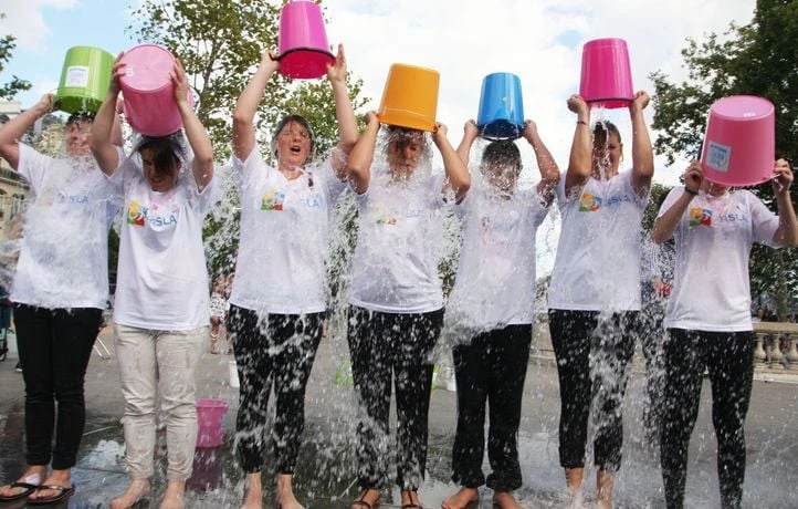 Pourquoi des stars françaises recommencent le Ice Bucket Challenge