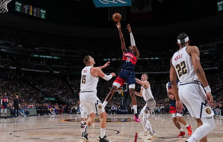 Bluffant, Alex Sarr s’offre une perf record pour taper Jokic et les Nuggets