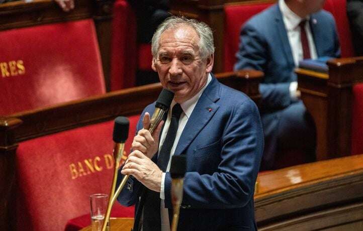 EN DIRECT François Bayrou : Déjà critiqué, Bayrou promet de ne laisser aucun défi « sans réponse »…