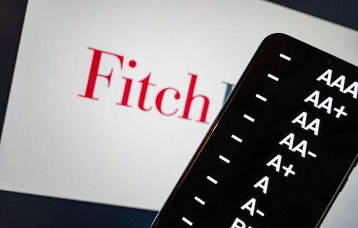 La France toujours notée AA- par Fitch malgré son « dérapage budgétaire »