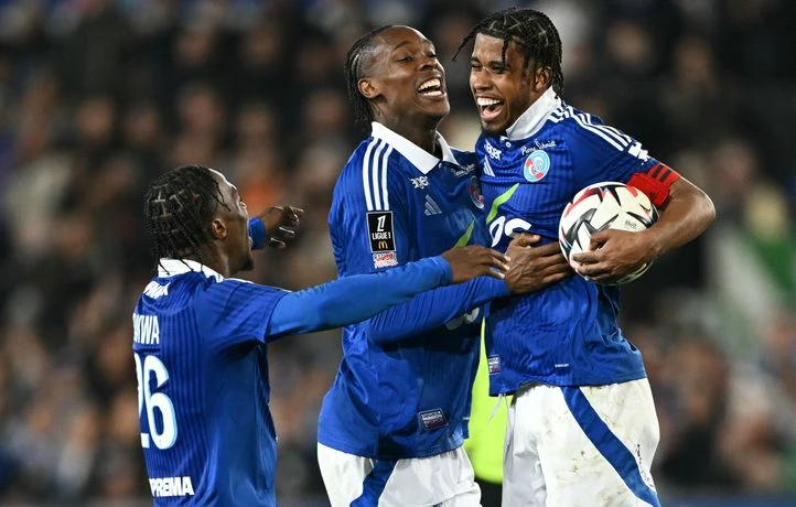 Peut-on vibrer pour la saison de folie du RC Strasbourg version BlueCo ?