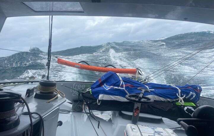 « Nuit bien agitée », Dalin augmente son avance… Le journal du Vendée Globe