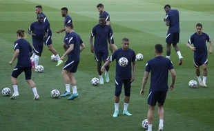 Les Bleus visent la 1re place, plan de relance et fort séisme au Pérou
