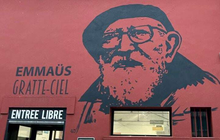 L’Abbé Pierre retiré de la façade de cet Emmaüs à Villeurbanne