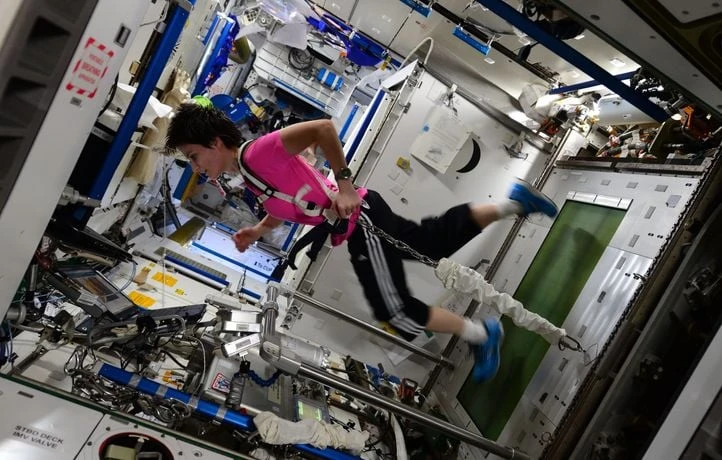 Pas de fenêtre et peu d’espace… est-ce que ça pue dans l’ISS ?