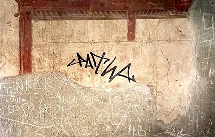 Un touriste néerlandais est accusé d’avoir tagué une fresque près de Pompéi