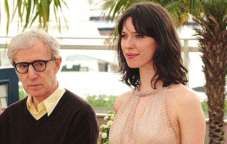 Rebecca Hall regrette de s’être excusée d’avoir travaillé avec Woody Allen