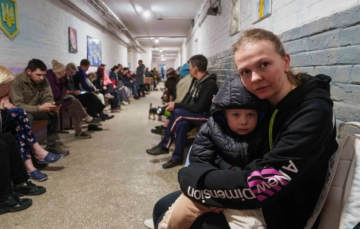 Frappes meurtrières sur Kiev, la cote de Trump plonge et fin du Pass Rail