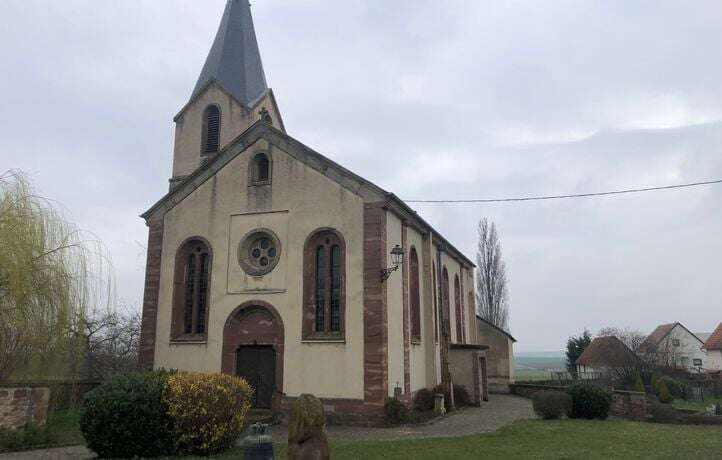 Dans une église d’Alsace, un mur relance « une guerre des religions »