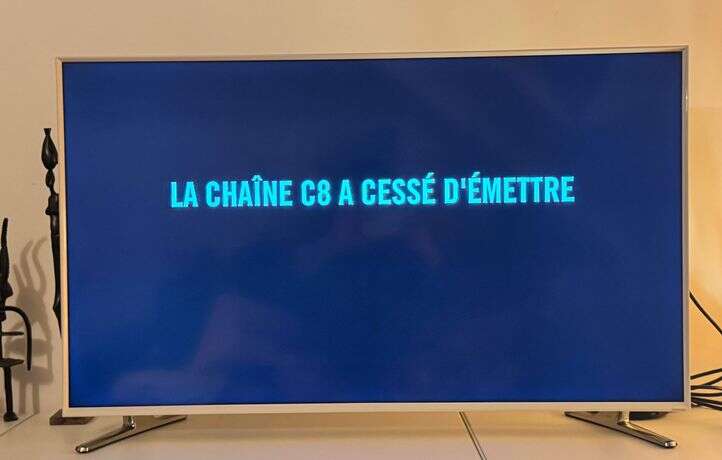 Ecran noir (et écran grésillant) sur C8 et NRJ12 depuis minuit